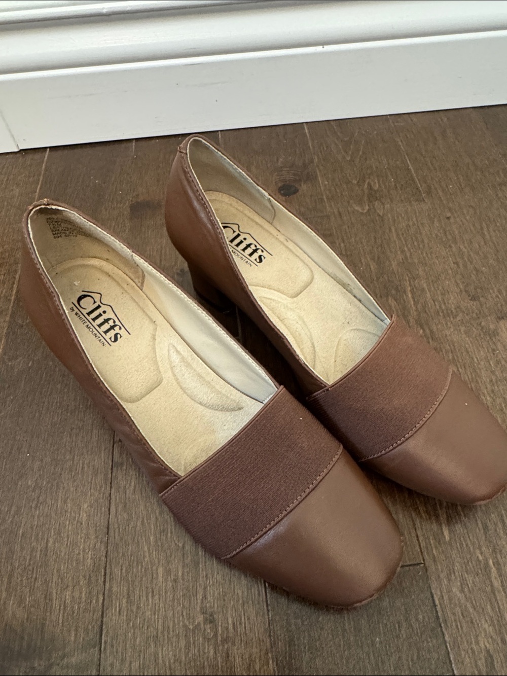 Cliffs by WHITE MOUNTAIN Brown Elastic-Band Low Block Heel Pumps